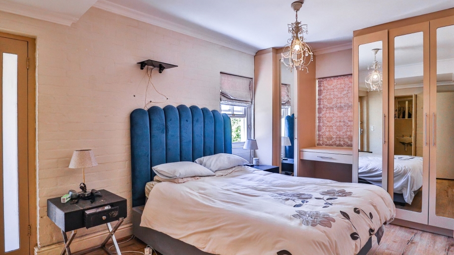 5 Bedroom Property for Sale in Constantia Western Cape